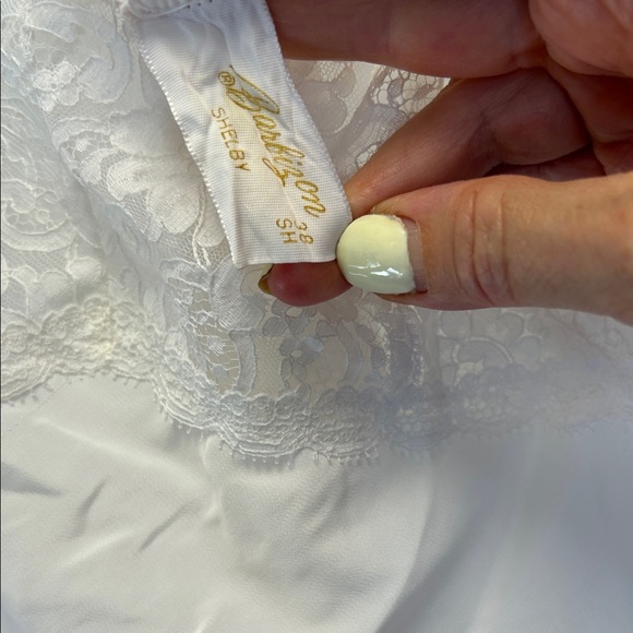 Chic White Lace Chemise - Picture 8 of 9